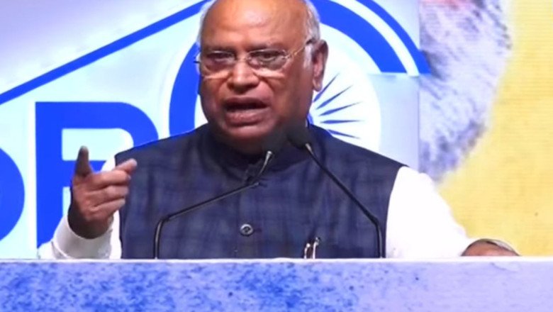 'मोदी जी ने चुपके से खुद को ओबीसी में शामिल कर लिया', पीएम पर बरसे मल्लिकार्जुन खड़गे