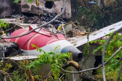 અમદાવાદ વિમાન દુર્ઘટના માટે કોણ જવાબદાર? મૃતકોના પરિવારોએ કંપનીઓ વિરુદ્ધ કેસ દાખલ કર્યો