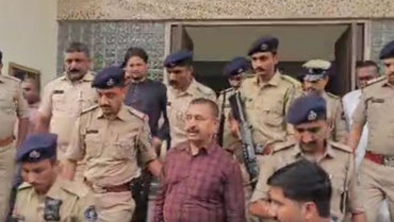 અમિત ખૂંટ આપઘાત કેસ: ગોંડલ કોર્ટે અનિરૂદ્ધસિંહ જાડેજાના 2 દિવસના રિમાન્ડ મંજૂર કર્યાં | Amit Khunt Case: Aniruddhsinh Jadeja Gets 2 Day Remand After Court Appearance